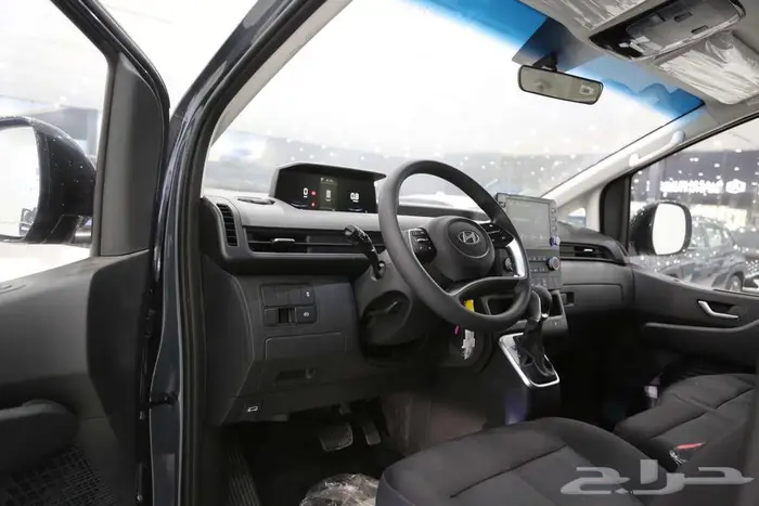 عرض علي هيونداي ستاريا 2025 9 مقاعد 2