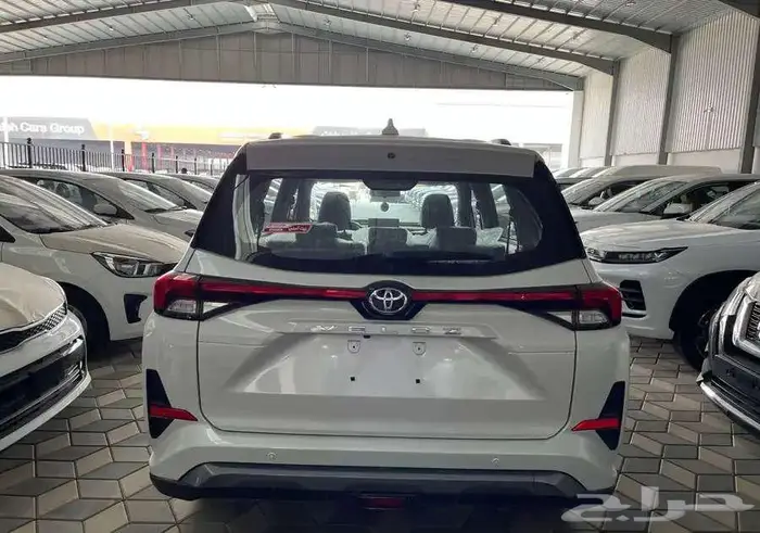 تويوتا فيلوز GLX بنزين 2025 16