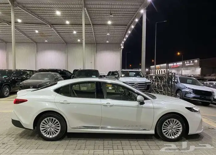 تويوتا كامري LE بنزين 2025 4