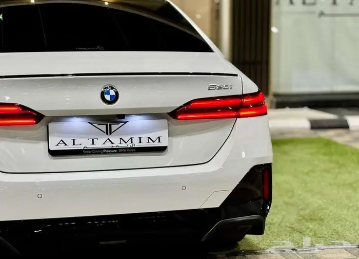 BMW 520 I M KIT 2024 (كاش - تمويل) 10