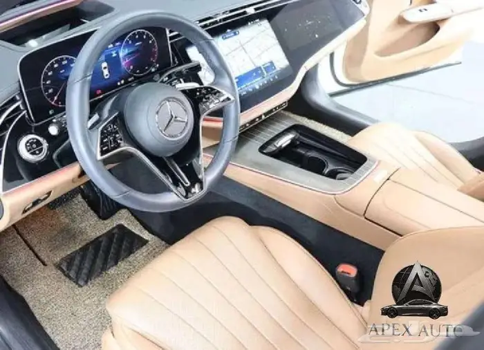 مرسيدس E300 كلاسيك 2024 4