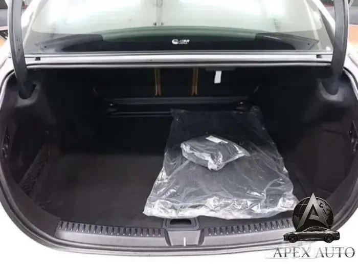 مرسيدس E300 كلاسيك 2024 16