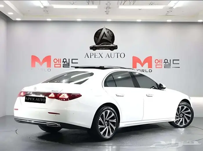 مرسيدس E300 كلاسيك 2024 2