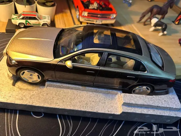 Mercedes-Maybach S 680 4MATIC مجسم وكالة مرسيدس 9
