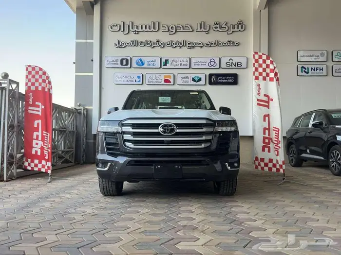 تويوتا لاندكروزر GXR L3 بنزين 2025 سعودي رصاصي 1