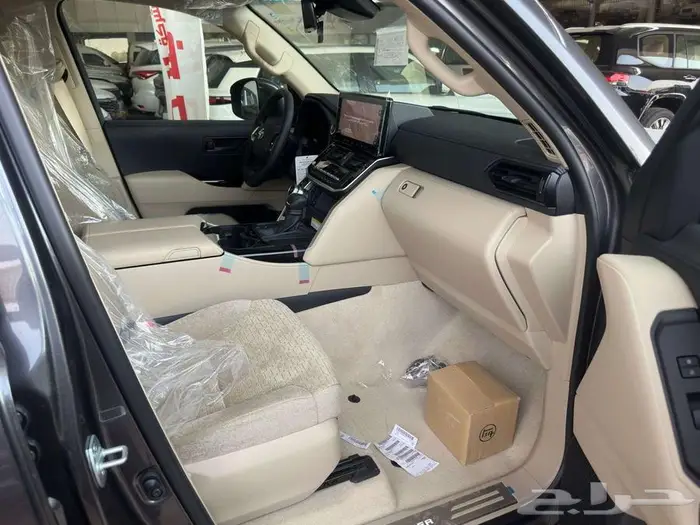 تويوتا لاندكروزر GXR L3 بنزين 2025 سعودي رصاصي 16