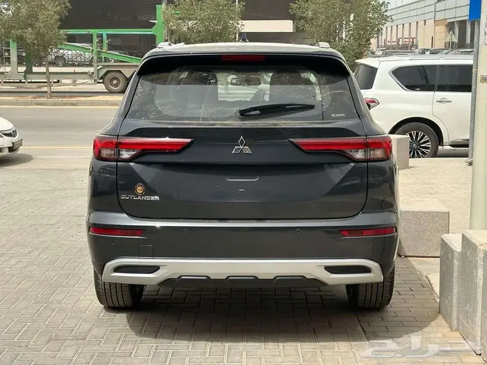 ميتسوبيشي اوتلاندر نص فل و فل كامل 2025 4
