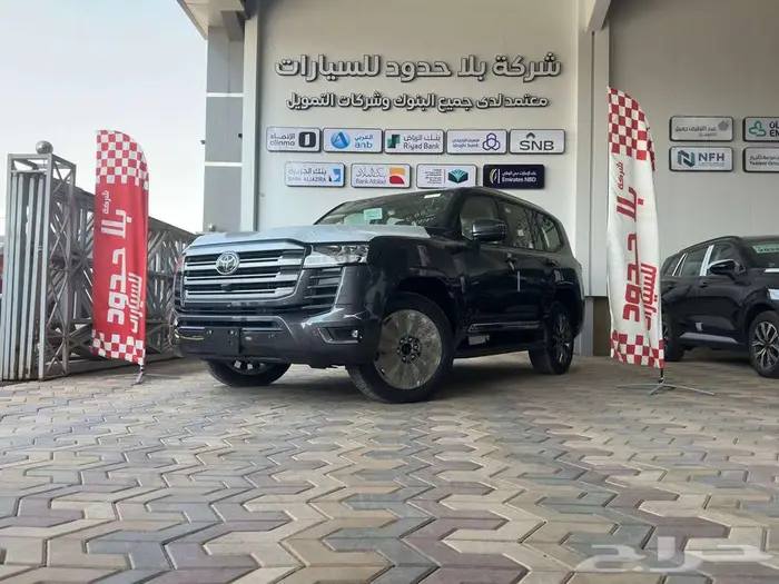 لاندكروزر جي اكس ار رقم 4 و 3 بنزين 2025 21