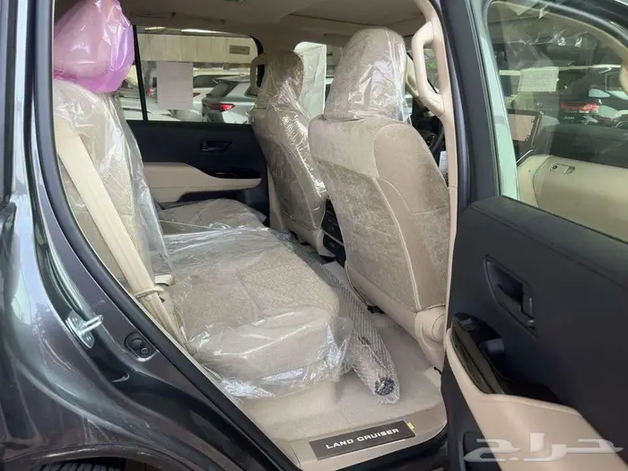 لاندكروزر جي اكس ار رقم 4 و 3 بنزين 2025 28