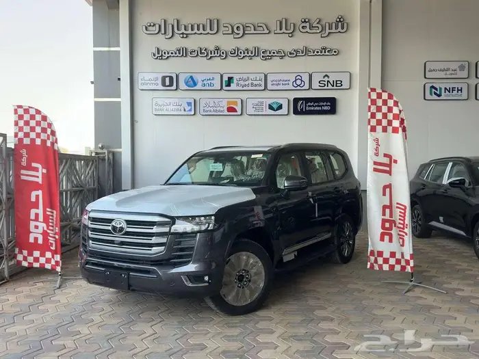 لاندكروزر جي اكس ار رقم 4 و 3 بنزين 2025 3