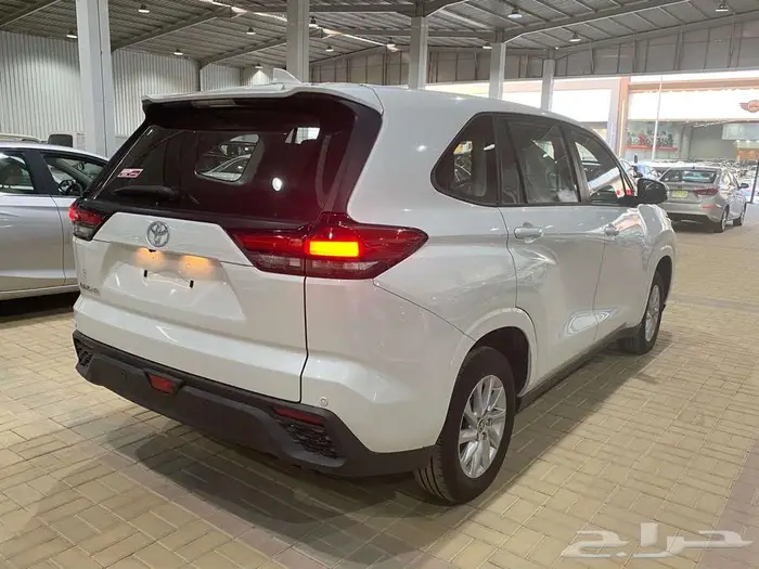 تويوتا انوفا GL بنزين 2024 اصفار ( سعودي ) 3