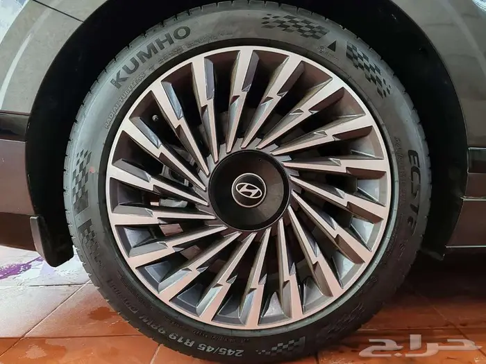 هيونداي ازيرا كاليجرافي 2025 8