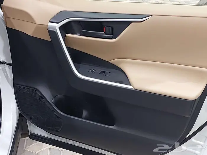 تويوتا راف فور LE دفع رباعي بنزين 2025 14