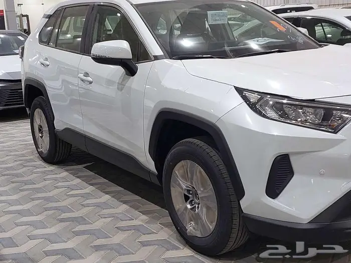 تويوتا راف فور LE دفع رباعي بنزين 2025 6