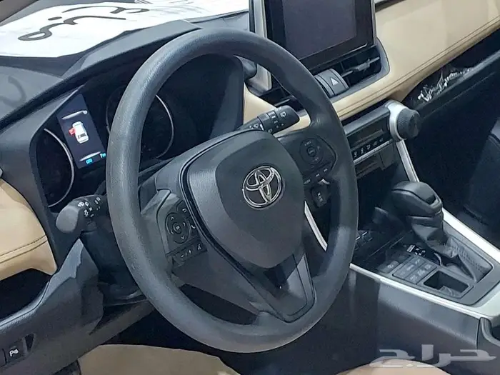 تويوتا راف فور LE دفع رباعي بنزين 2025 15