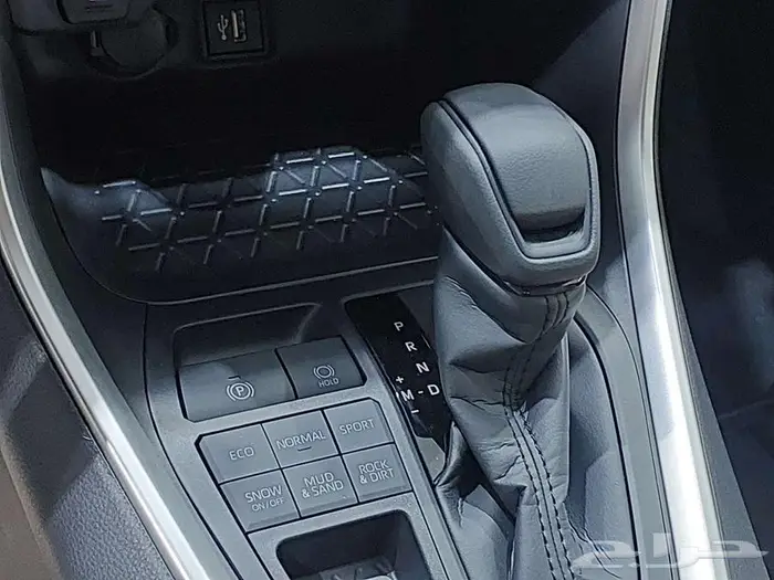 تويوتا راف فور LE دفع رباعي بنزين 2025 16