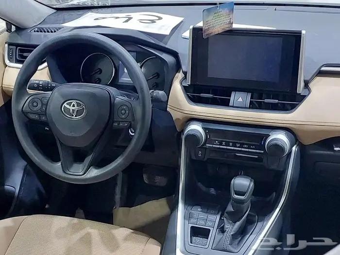 تويوتا راف فور LE دفع رباعي بنزين 2025 18