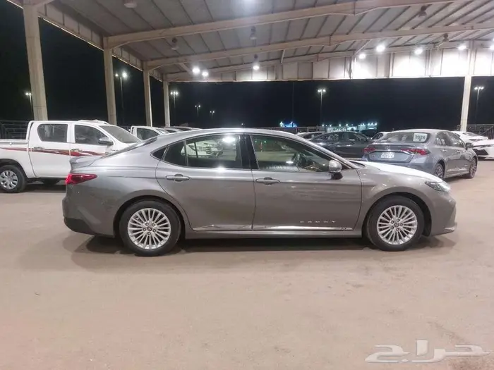 تويوتا كامري LE بنزين 2025 سعودي 1