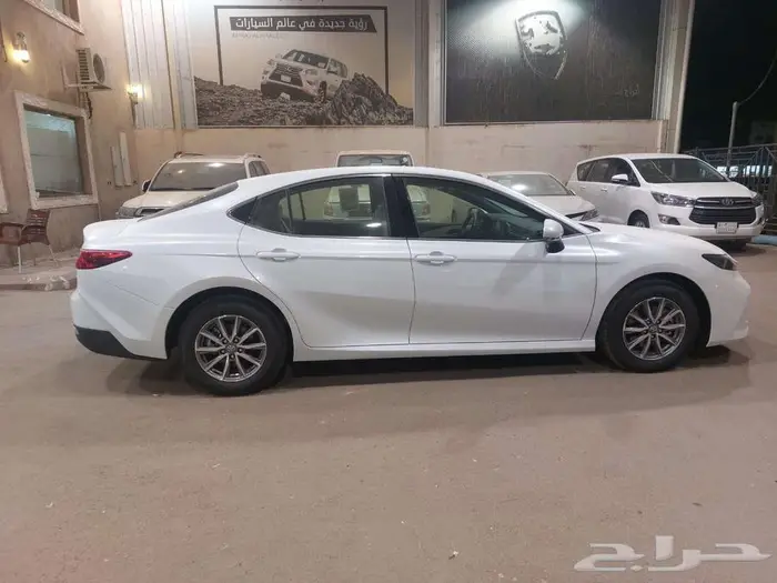 تويوتا كامري E بنزين جنوط 2025- سعودي 1