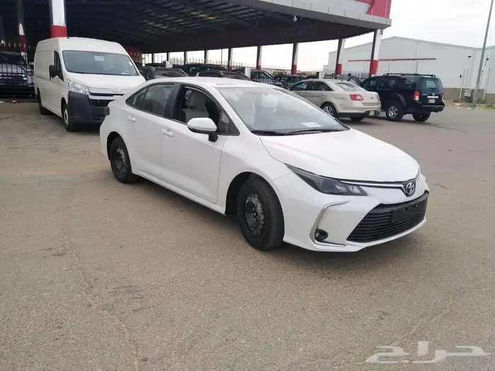 كرولا ستاندر 2.0 طيس 2025 ( ابيض - فضي ) 2