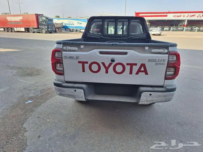 هايلوكس غمارتين دبل بنزين قير عادي 2025 سعودي 6