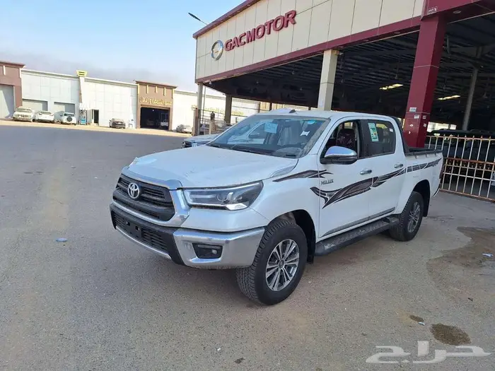 هايلوكس غمارتين دبل بنزين قير عادي 2025 سعودي 1