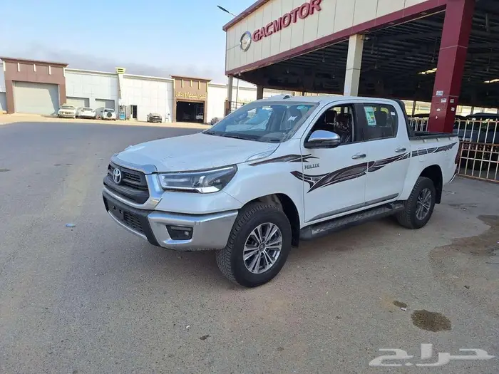 هايلوكس غمارتين دبل بنزين قير عادي 2025 سعودي 2