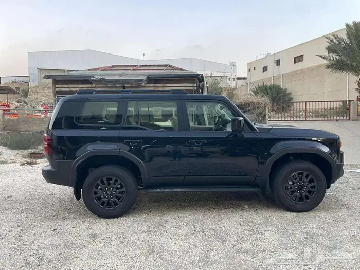 تويوتا برادو TXL3 بنزين 2025 - اسود 3