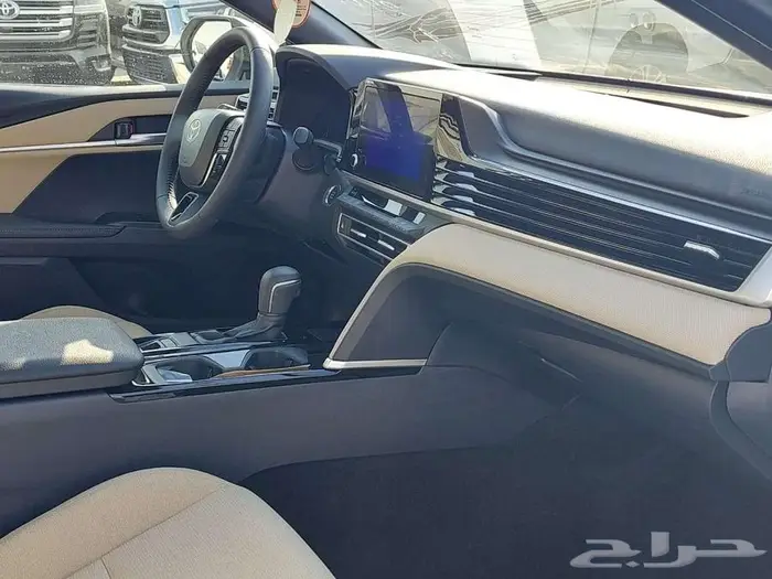 تويوتا كامرى LE بنزين موديل 2025 4