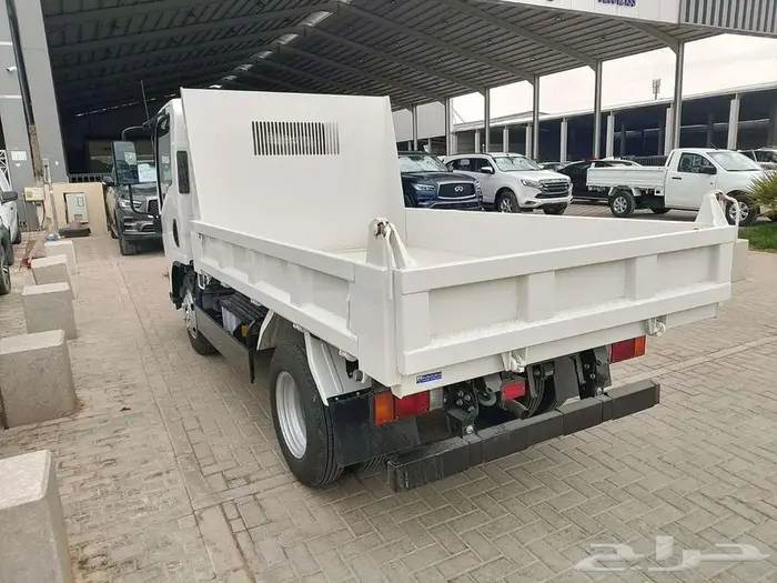 ايسوزو قلاب 3 طن موديل 2025 5