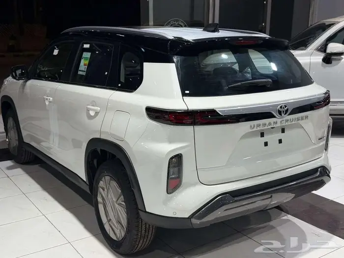 اوربان فل ابيض سقف اسود بنزين 2026 4