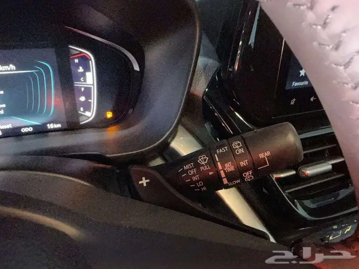 اوربان فل ابيض سقف اسود بنزين 2026 12