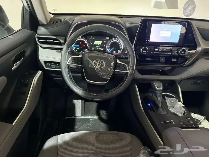 تويوتا هايلاندر LE دبل 2025 اللون ابيض 10