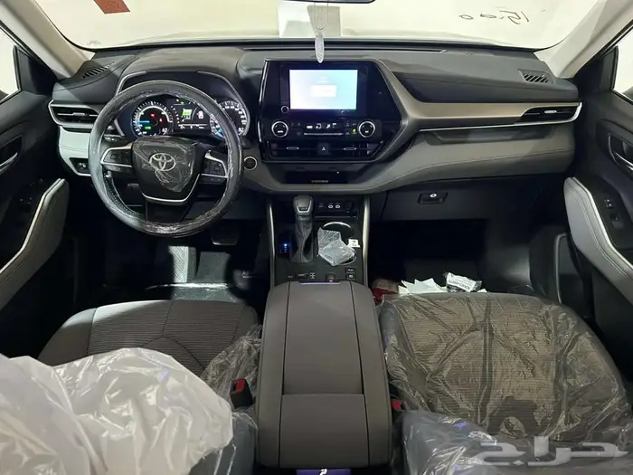 تويوتا هايلاندر LE دبل 2025 اللون ابيض 9