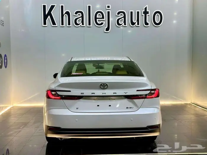 كامرى E هايبرد 2025 كاش واقساط ابيض واسود 3