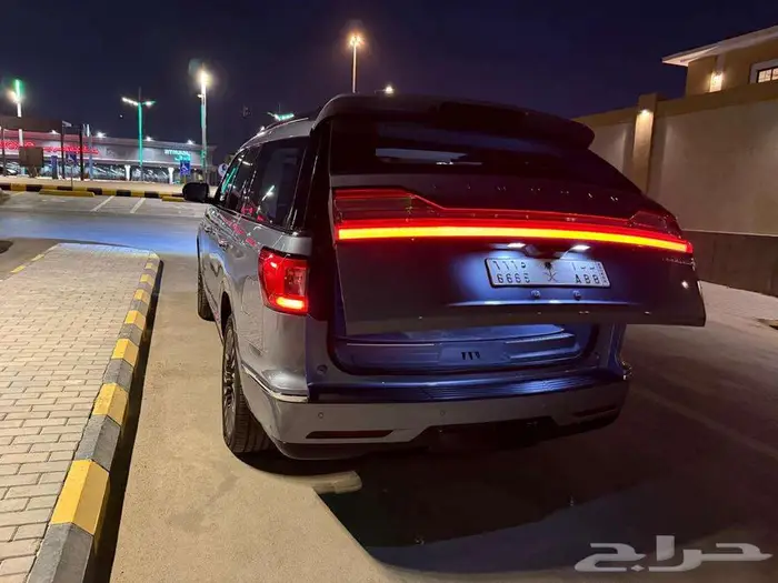 Lincoln Navigator Presidential 8