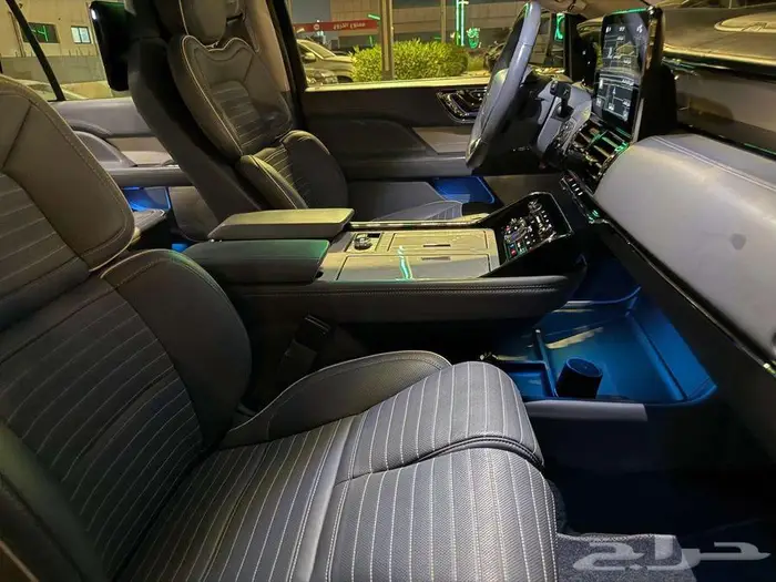 Lincoln Navigator Presidential 26