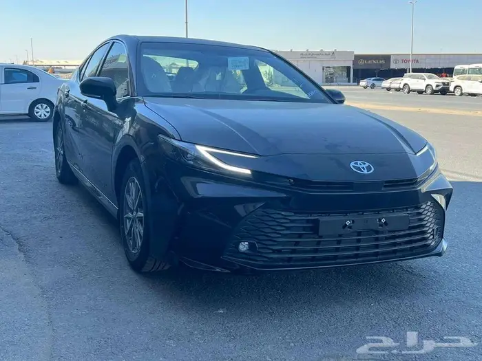 تويوتا كامري E بنزين موديل 2025 اسود 1