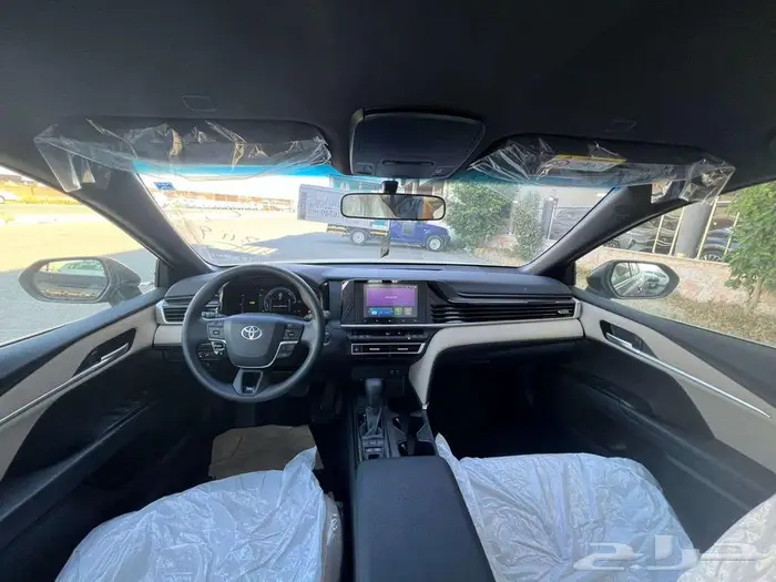 تويوتا كامري E بنزين موديل 2025 اسود 3