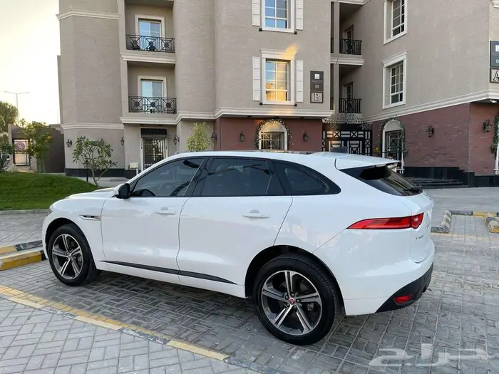 جاكوار F PACE 2020 6
