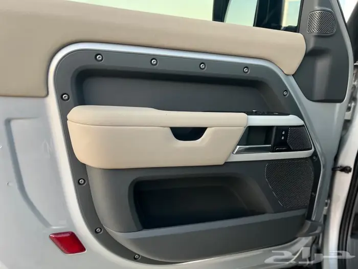 ديفندر 2021 مخزن بحالة الوكالة 90 26