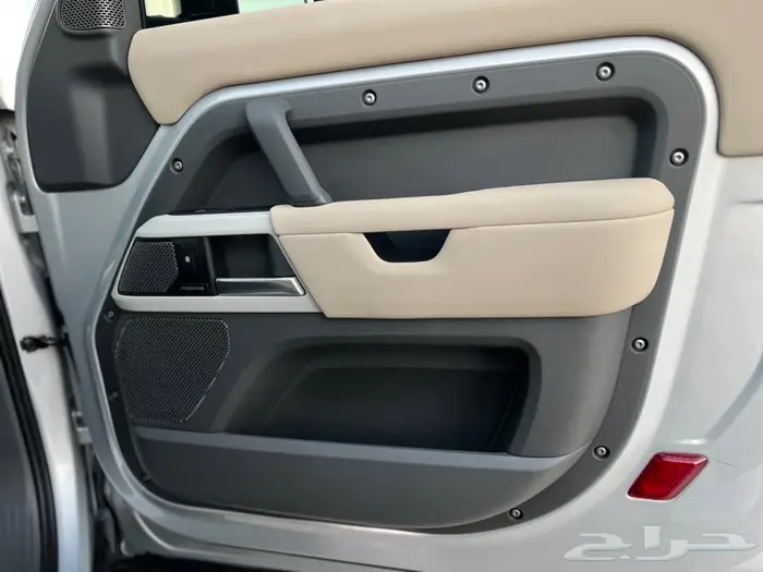 ديفندر 2021 مخزن بحالة الوكالة 90 36