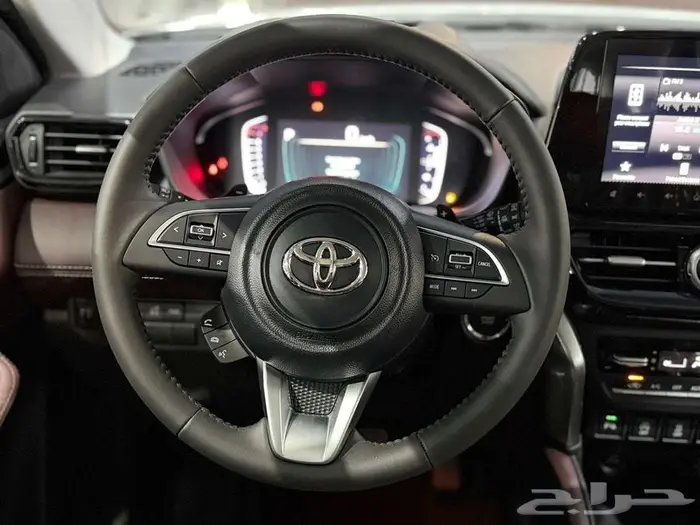 اوربان فل ابيض سقف اسود بنزين 2026 25