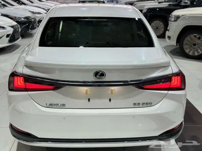 لكزس ES 250 بريمي فتحة سقف 2025 اللون ابيض 5