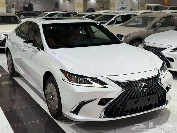لكزس ES 250 بريمي فتحة سقف 2025 اللون ابيض 1