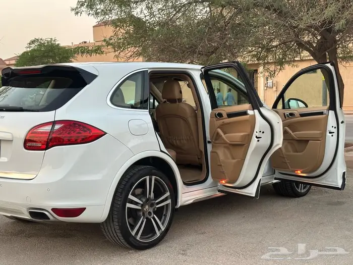 بورش كايين 13 V8 12