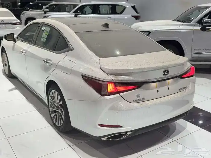 لكزس ES 350 بريمي CC بانوراما بروجيكتر 2025 اللون ابيض 4