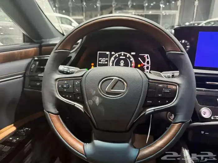 لكزس ES 350 بريمي CC بانوراما بروجيكتر 2025 اللون ابيض 14