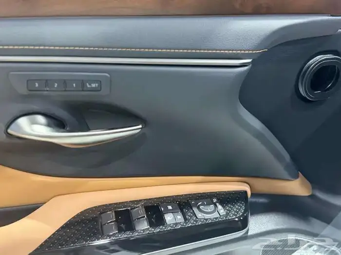 لكزس ES 350 بريمي CC بانوراما بروجيكتر 2025 اللون ابيض 10