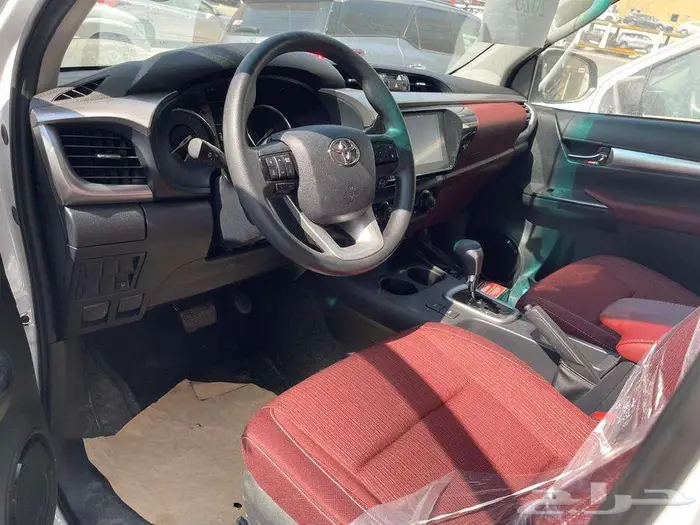 هايلوكس S- GLX بريمي بنزين 2.7 فل كامل 2025 10